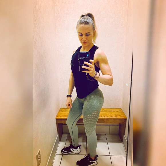 Meet your Posher, Stacy - Picture 2 of 6